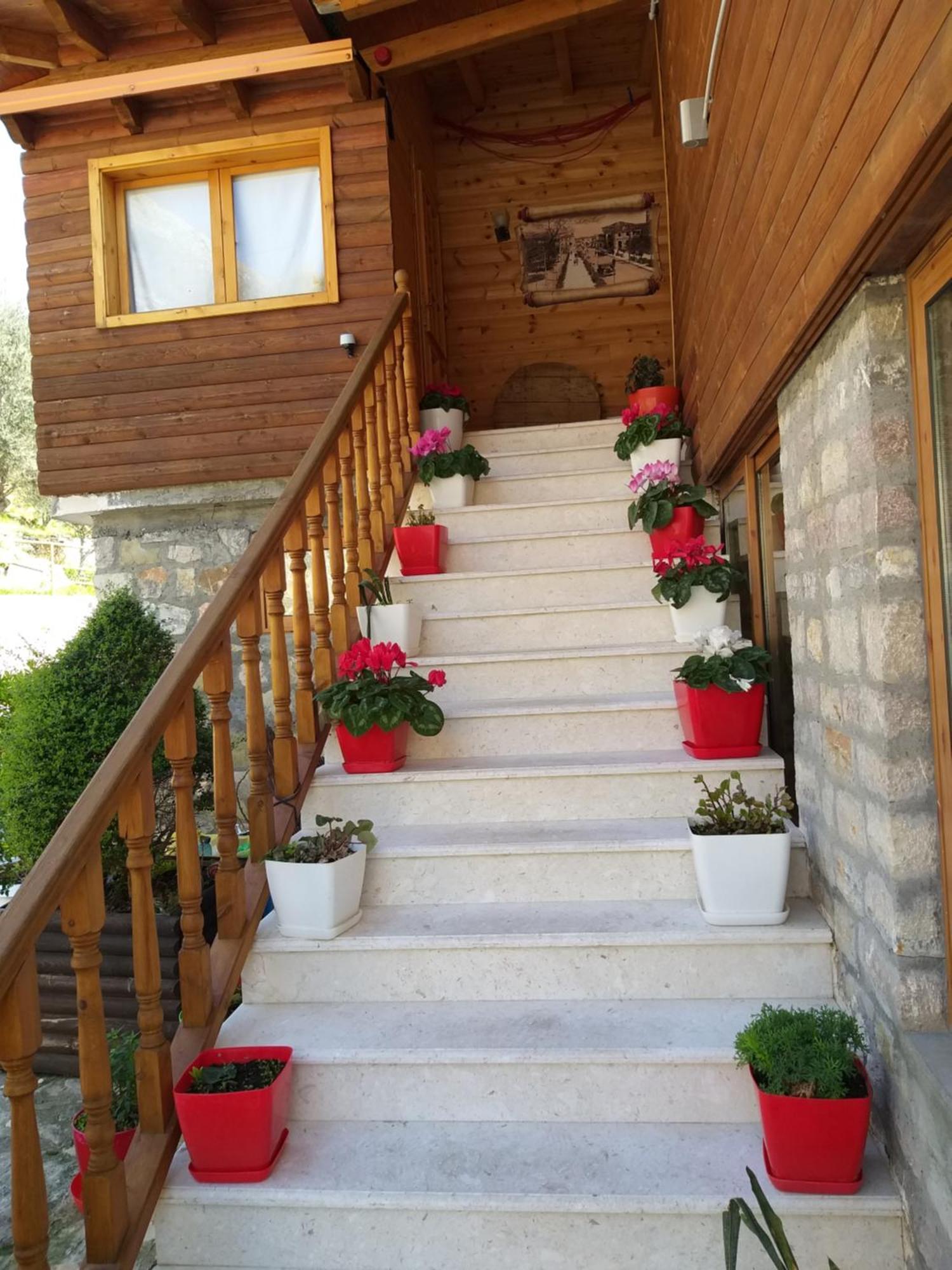 Hotel Shpija E Gjyshit Canaj Εξωτερικό φωτογραφία