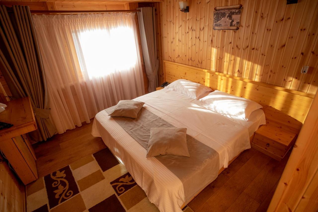 Hotel Shpija E Gjyshit Canaj Εξωτερικό φωτογραφία