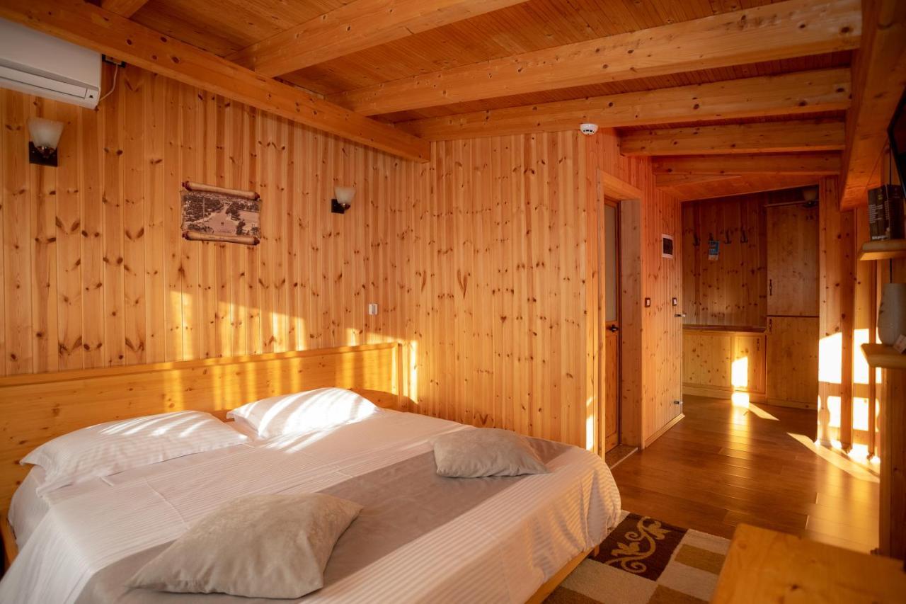 Hotel Shpija E Gjyshit Canaj Εξωτερικό φωτογραφία